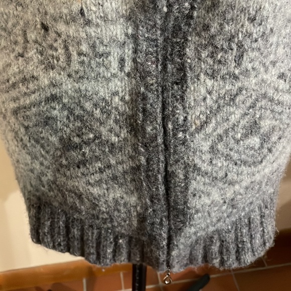 Irish Crafts 100% wool zip up sweater size medium - Picture 2 of 4